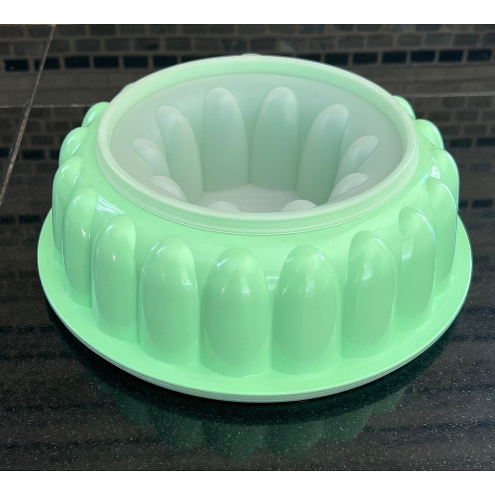 Classic Tupperware Jello Mold Ice Ring Green #1201 1202 1203 Vintage 3 Piece